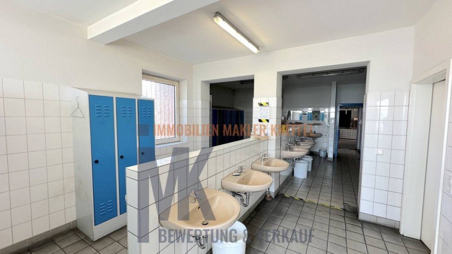 Umkleide -Waschen Halle / Lager / Produktion Syke