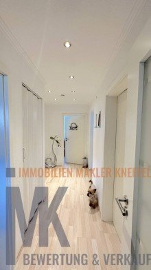 Flur F�r Anleger: altengerechte- TOP gepflegte Wohnung mit Terrasse und Balkon zu verkaufen
