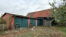 Stall + Garagen Resthof + 1 ha Land zu verkaufen