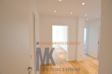 Flur nach Totalsanierung- moderne helle Wohnung mit Balkon zu verkaufen