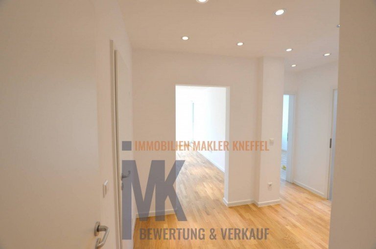 Flur Bremen Etagenwohnung nach Totalsanierung- moderne helle Wohnung mit Balkon zu verkaufen