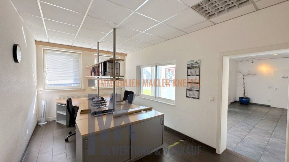 Foyerb�ro Halle / Lager / Produktion Syke