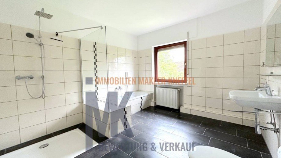 Bad OG Zweifamilienhaus Syke