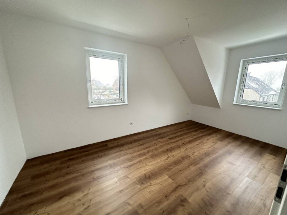 Zimmer OG Doppelhaush�lfte Schwarme