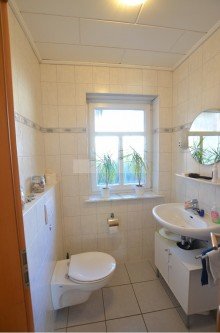 G�ste WC mit Urinal gepflegtes Einfamilienhaus, Vollkeller und energetisch Top zu verkaufen