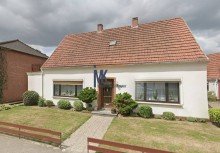 Front Abriss- oder Sanierungshaus zu verkaufen- VB