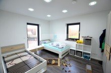 Bild... Junges modernes Stadthaus zu verkaufen
