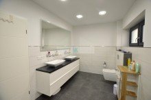 Bild... Junges modernes Stadthaus zu verkaufen