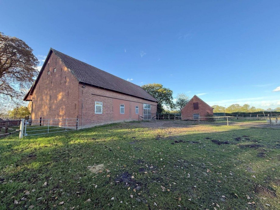 R�ckseite Stallung 1 Einfamilienhaus Martfeld