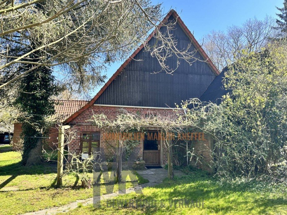 Giebelseite mit Eternitplatten Resthof Syke
