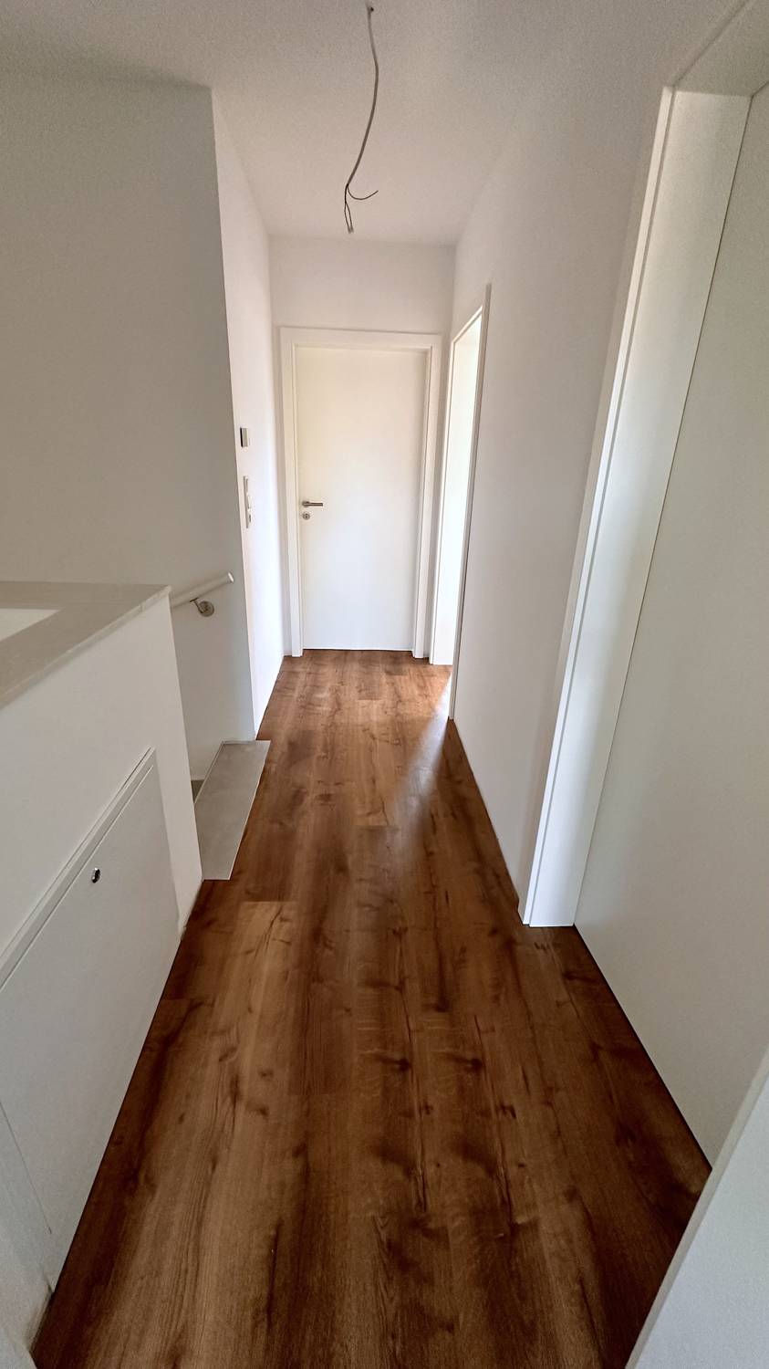Flur OG Doppelhaush�lfte Schwarme