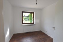 Zimmer 3 sch�ner, modernisierter Bungalow zu verkaufen