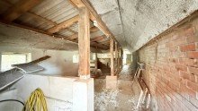 Stallung Innen Ausserhalb Resthof + 1 ha Land zu verkaufen