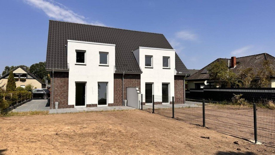 R�ckansicht Doppelhaush�lfte Schwarme